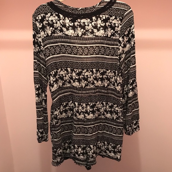 House of Harlow 1960 Black Floral Romper - Picture 3 of 5